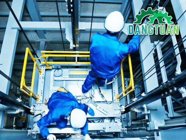 Thợ sửa thang tải hàng Bình Dương