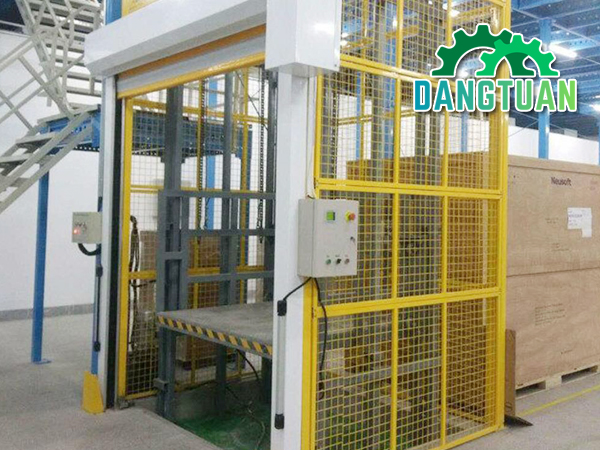 Thợ sửa thang tải hàng Đồng Nai